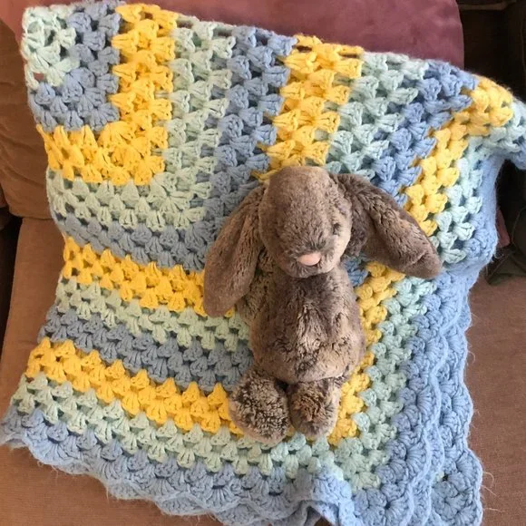 Handmade Crochet Knit Baby Blanket Soft Pretty 42" x 42" Scalloped Ruffled Edge - Picture 7 of 7